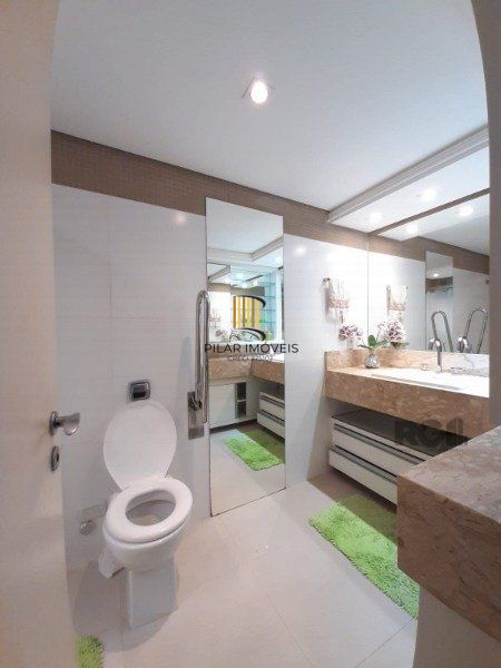 APARTAMENTO 3 DORMITÓRIOS, SENDO 1 SUÍTE MASTER, NO BAIRRO MOINHOS DE VENTO EM PORTO ALEGRE/RS