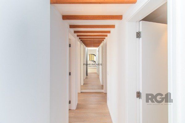 Apartamento com 3 dormitórios, sendo 1 suíte master, 1 vaga de garagem, no bairro Auxiliadora em Porto Alegre/RS.