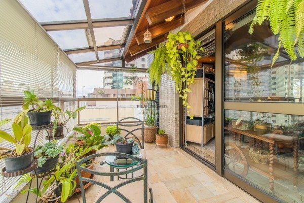 Cobertura para Venda - 351m², 2 dormitórios, sendo 1 suites, 3 vagas - Petrópolis