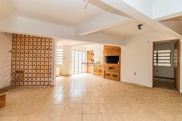Casa para Venda - 408m², 3 dormitórios, sendo 3 suites, 4 vagas - Chácara das Pedras