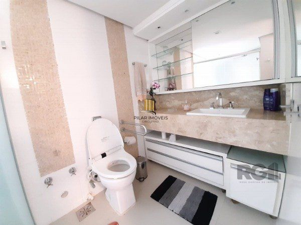 APARTAMENTO 3 DORMITÓRIOS, SENDO 1 SUÍTE MASTER, NO BAIRRO MOINHOS DE VENTO EM PORTO ALEGRE/RS
