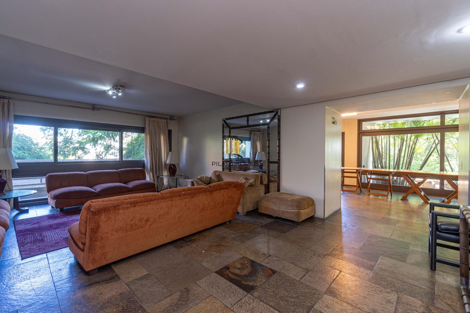 APARTAMENTO DE 3 DORMITÓRIOS, SENDO 1 SUÍTE, NO BAIRRO MONT'SERRAT EM PORTO ALEGRE/RS