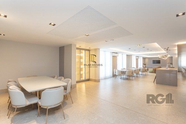 APARTAMENTO DE 02 DORMITÓRIOS SENDO 02 SUÍTES, NO BAIRRO AUXILIADORA EM PORTO ALEGRE/RS