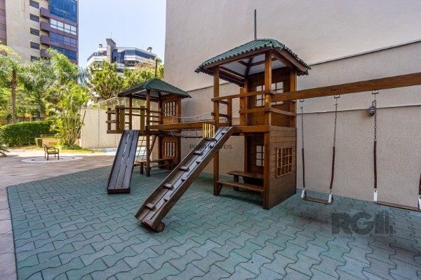 Apartamento de 3 dormitórios (sendo 3 suítes)bem localizado, no bairro Auxiliadora em Porto Alegre-RS.