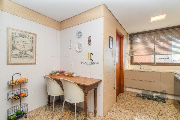 APARTAMENTO COM 03 DORMITÓRIOS, SENDO 03 SUÍTES, NO BAIRRO RIO BRANCO - PORTO ALEGRE/RS.