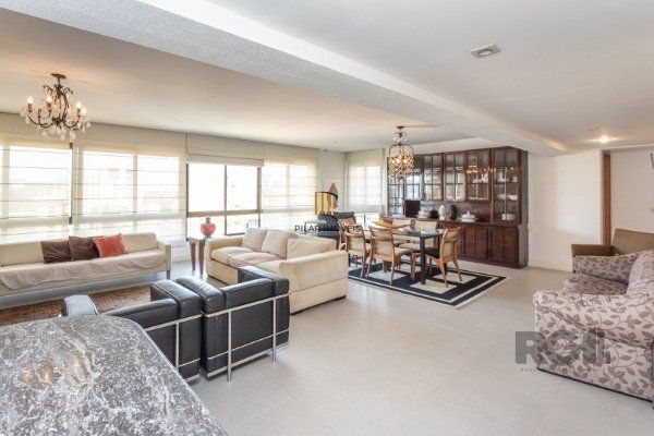 Apartamento de 3 dormitórios (sendo 3 suítes)bem localizado, no bairro Auxiliadora em Porto Alegre-RS.