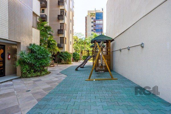 Apartamento de 3 dormitórios (sendo 3 suítes)bem localizado, no bairro Auxiliadora em Porto Alegre-RS.