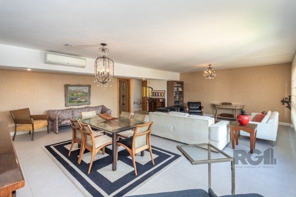Apartamento de 3 dormitórios (sendo 3 suítes)bem localizado, no bairro Auxiliadora em Porto Alegre-RS.
