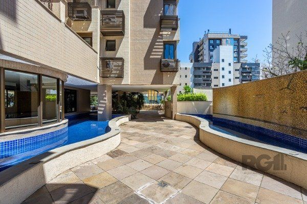 Apartamento de 3 dormitórios (sendo 3 suítes)bem localizado, no bairro Auxiliadora em Porto Alegre-RS.