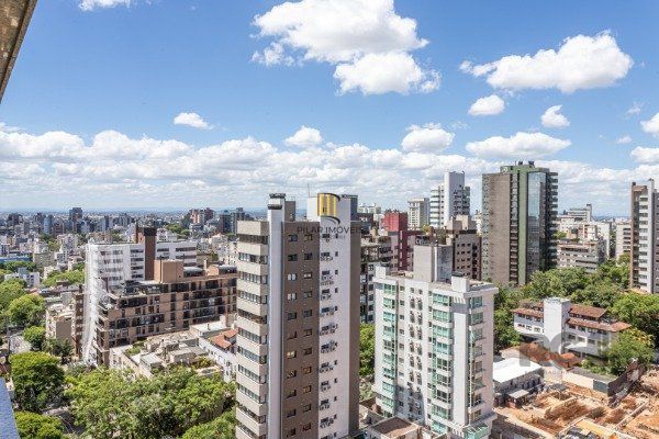Apartamento de 3 dormitórios (sendo 3 suítes)bem localizado, no bairro Auxiliadora em Porto Alegre-RS.