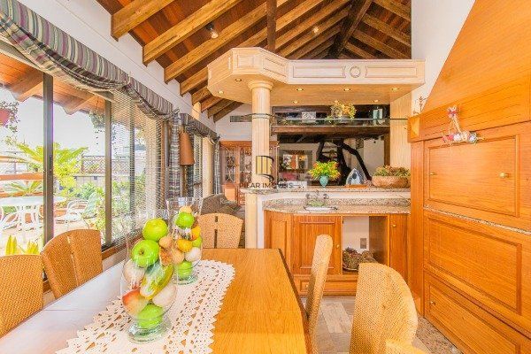 Cobertura para Venda - 351m², 2 dormitórios, sendo 1 suites, 3 vagas - Petrópolis