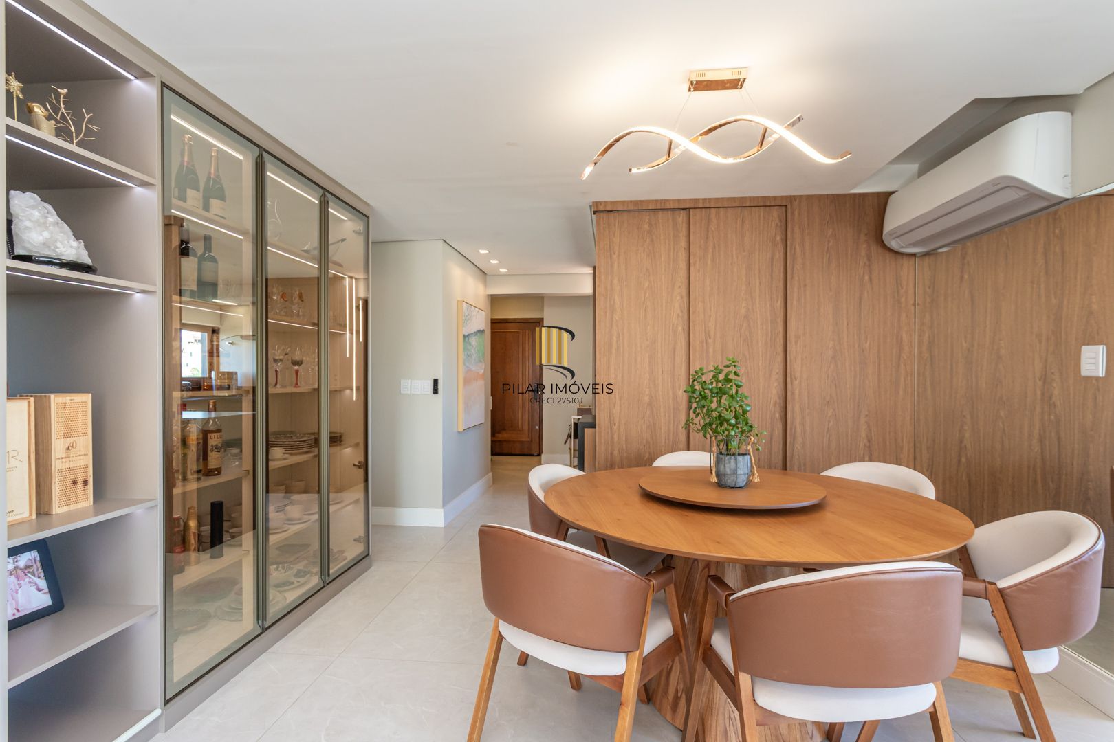 APARTAMENTO 3 SUÍTES E 2 VAGAS DE GARAGEM NO BAIRRO RIO BRANCO - PORTO ALEGRE/RS