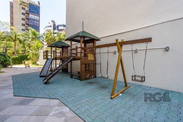 Apartamento de 3 dormitórios (sendo 3 suítes)bem localizado, no bairro Auxiliadora em Porto Alegre-RS.