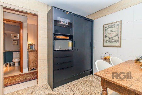 APARTAMENTO COM 03 DORMITÓRIOS, SENDO 03 SUÍTES, NO BAIRRO RIO BRANCO - PORTO ALEGRE/RS.