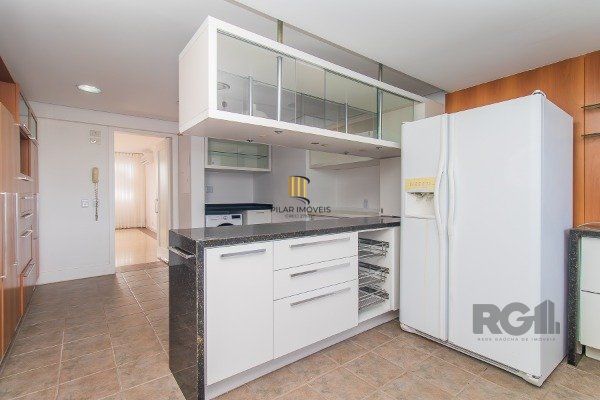 Apartamento com 3 dormitórios, sendo 1 suíte master, 1 vaga de garagem, no bairro Auxiliadora em Porto Alegre/RS.