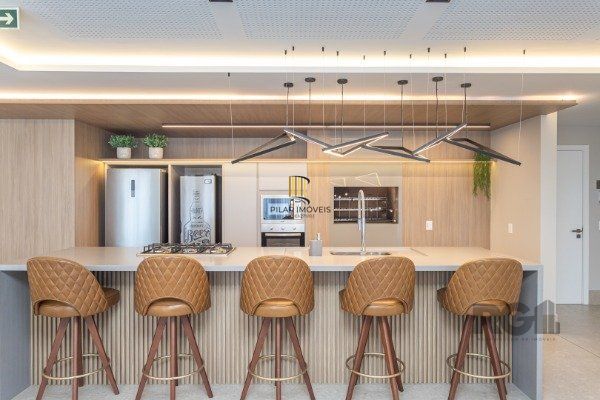 APARTAMENTO DE 02 DORMITÓRIOS SENDO 02 SUÍTES, NO BAIRRO AUXILIADORA EM PORTO ALEGRE/RS