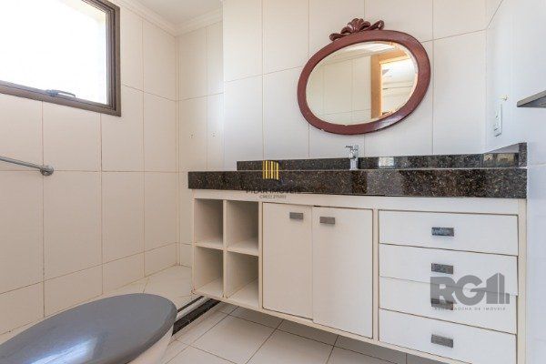 Apartamento de 3 dormitórios (sendo 3 suítes)bem localizado, no bairro Auxiliadora em Porto Alegre-RS.