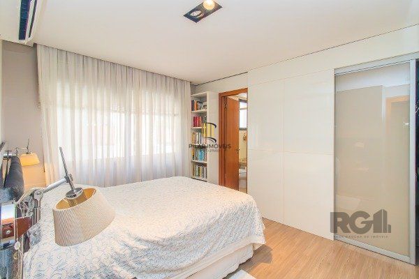 APARTAMENTO COM 03 DORMITÓRIOS, SENDO 03 SUÍTES, NO BAIRRO RIO BRANCO - PORTO ALEGRE/RS.