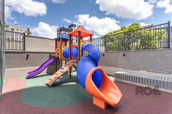APARTAMENTO DE 02 DORMITÓRIOS SENDO 02 SUÍTES, NO BAIRRO AUXILIADORA EM PORTO ALEGRE/RS