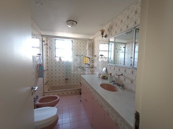 APARTAMENTO COM 3 DORMITÓRIOS E 2 VAGAS DE GARAGEM NO BAIRRO INDEPENDÊNCIA - PORTO ALEGRE/RS.