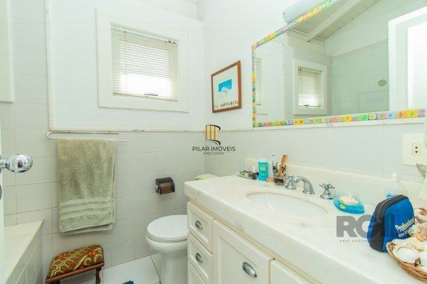 CASA COM 3 DORMITÓRIOS, SENDO 1 SUÍTE MASTER, E 2 SUÍTES AMERICANA, NO BAIRRO TRÊS FIGUEIRAS EM PORTO ALEGRE/RS.