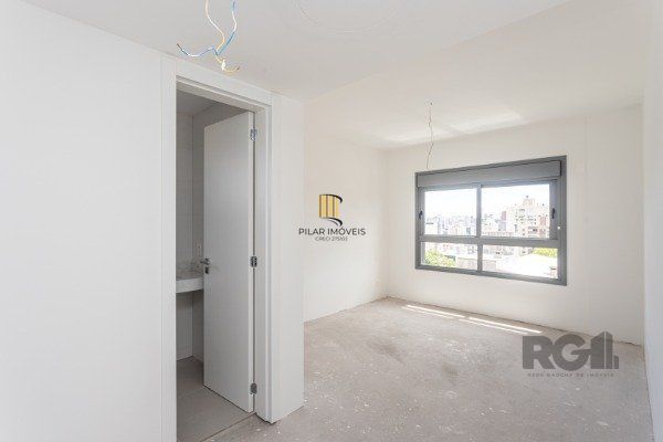 APARTAMENTO DE 02 DORMITÓRIOS SENDO 02 SUÍTES, NO BAIRRO AUXILIADORA EM PORTO ALEGRE/RS