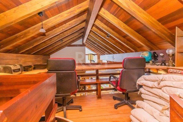 Cobertura para Venda - 351m², 2 dormitórios, sendo 1 suites, 3 vagas - Petrópolis