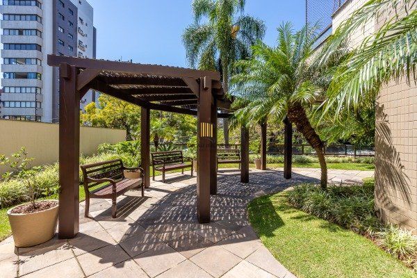 Apartamento de 3 dormitórios (sendo 3 suítes)bem localizado, no bairro Auxiliadora em Porto Alegre-RS.