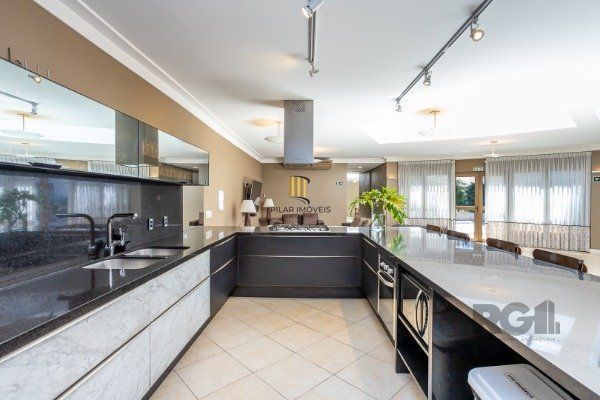 Apartamento de 3 dormitórios (sendo 3 suítes)bem localizado, no bairro Auxiliadora em Porto Alegre-RS.