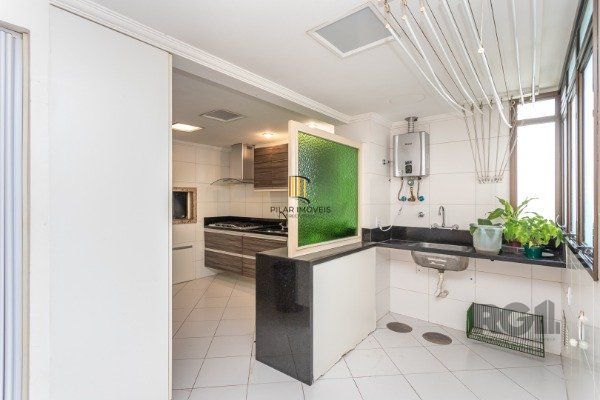 Apartamento de 3 dormitórios (sendo 3 suítes)bem localizado, no bairro Auxiliadora em Porto Alegre-RS.