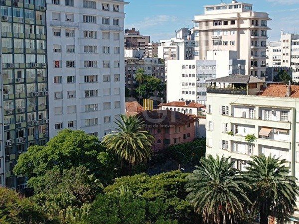APARTAMENTO COM 3 DORMITÓRIOS E 2 VAGAS DE GARAGEM NO BAIRRO INDEPENDÊNCIA - PORTO ALEGRE/RS.
