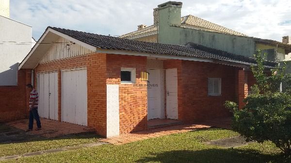 Casa para Venda - 200m², 3 dormitórios, 5 vagas - Atlântida