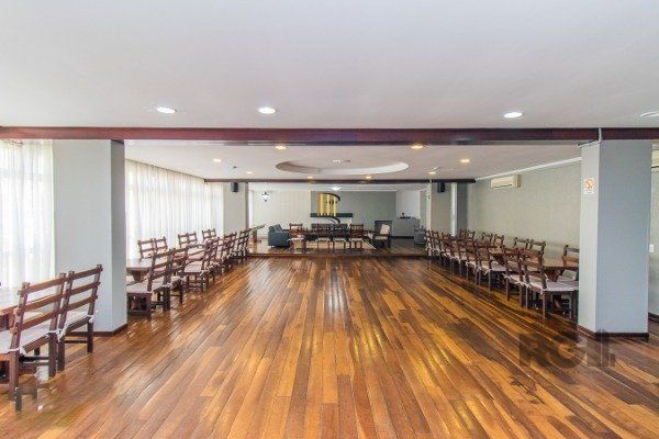 Apartamento com 3 dormitórios, sendo 1 suíte master, 1 vaga de garagem, no bairro Auxiliadora em Porto Alegre/RS.