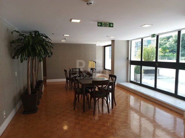 APARTAMENTO COM 3 DORMITÓRIOS E 2 VAGAS DE GARAGEM NO BAIRRO INDEPENDÊNCIA - PORTO ALEGRE/RS.