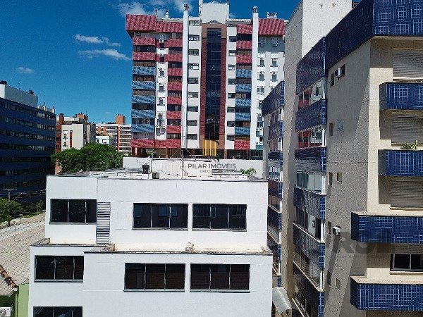 APARTAMENTO DE 3 DORMITÓRIOS, SENDO 1 SUÍTE NO BAIRRO MENINO DEUS EM PORTO ALEGRE/RS