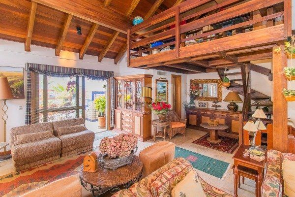 Cobertura para Venda - 351m², 2 dormitórios, sendo 1 suites, 3 vagas - Petrópolis