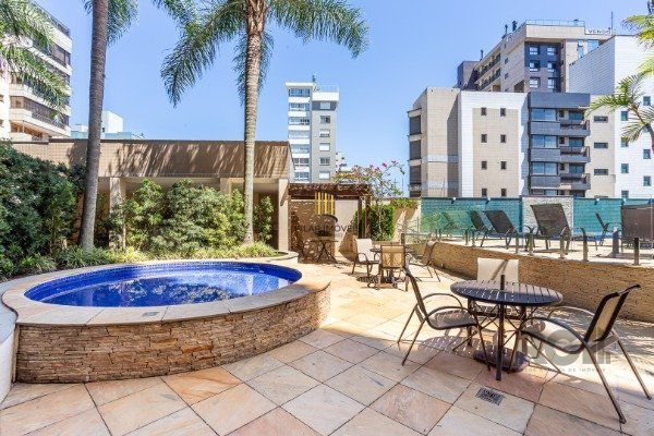 Apartamento de 3 dormitórios (sendo 3 suítes)bem localizado, no bairro Auxiliadora em Porto Alegre-RS.