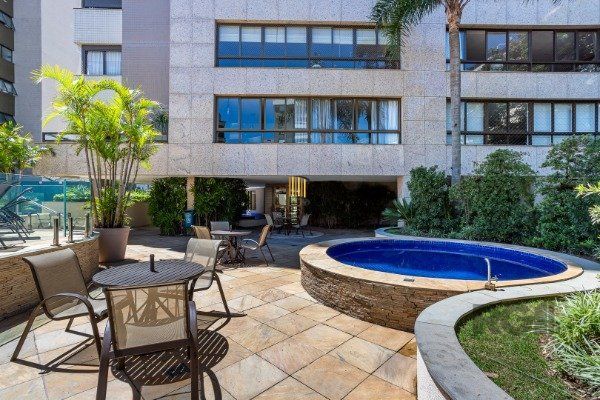 Apartamento de 3 dormitórios (sendo 3 suítes)bem localizado, no bairro Auxiliadora em Porto Alegre-RS.