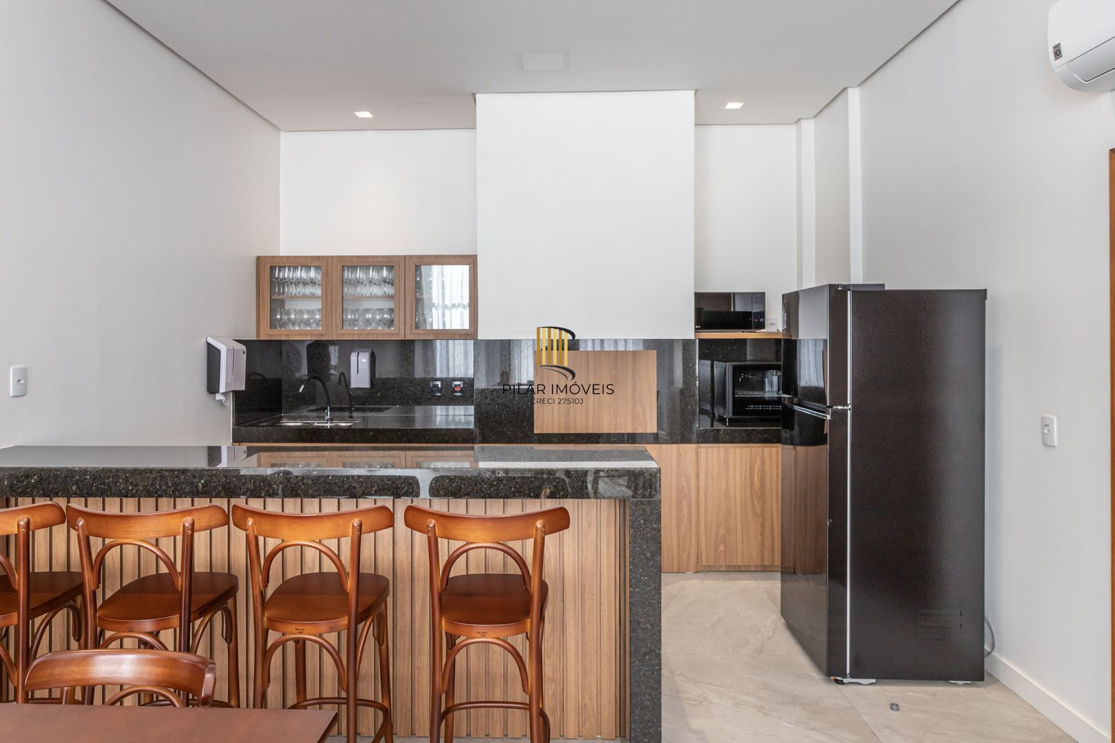 APARTAMENTO 3 SUÍTES E 2 VAGAS DE GARAGEM NO BAIRRO RIO BRANCO - PORTO ALEGRE/RS
