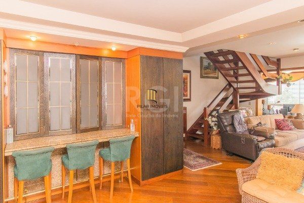 Cobertura para Venda - 351m², 2 dormitórios, sendo 1 suites, 3 vagas - Petrópolis