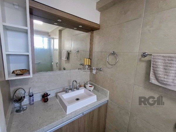 APARTAMENTO DE 3 DORMITÓRIOS, SENDO 1 SUÍTE NO BAIRRO MENINO DEUS EM PORTO ALEGRE/RS