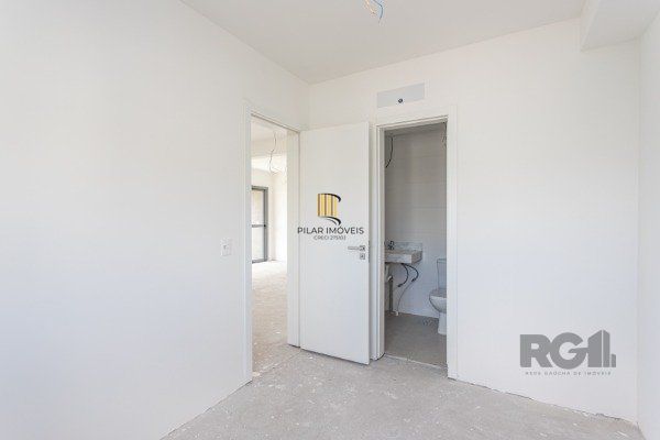 APARTAMENTO DE 02 DORMITÓRIOS SENDO 02 SUÍTES, NO BAIRRO AUXILIADORA EM PORTO ALEGRE/RS