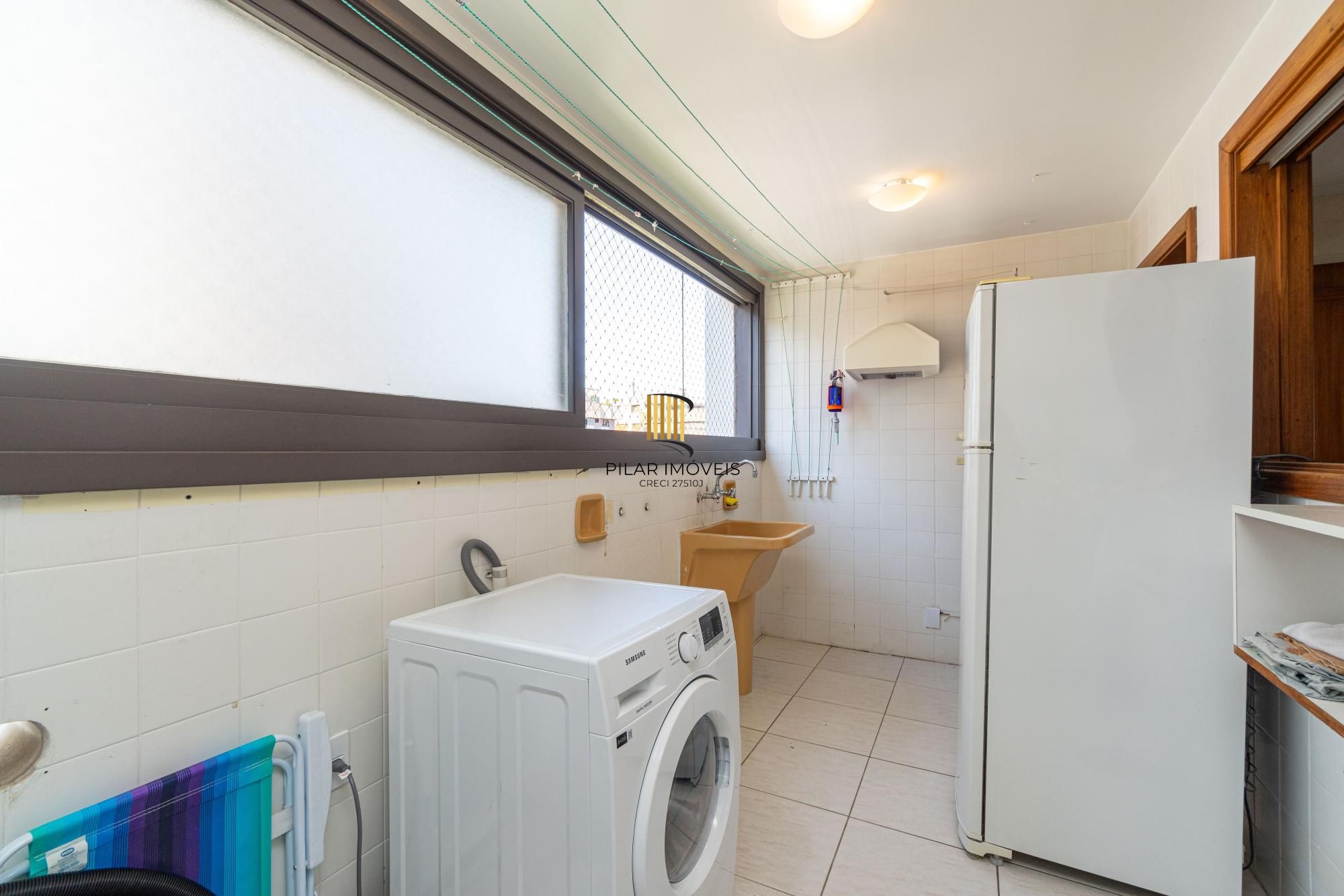 APARTAMENTO DE 3 DORMITÓRIOS, SENDO 1 SUÍTE, NO BAIRRO MONT'SERRAT EM PORTO ALEGRE/RS