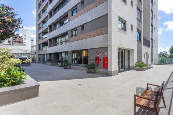 APARTAMENTO DE 02 DORMITÓRIOS SENDO 02 SUÍTES, NO BAIRRO AUXILIADORA EM PORTO ALEGRE/RS