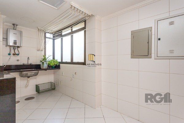 Apartamento de 3 dormitórios (sendo 3 suítes)bem localizado, no bairro Auxiliadora em Porto Alegre-RS.