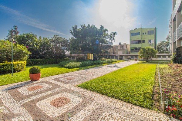 Apartamento com 3 dormitórios, sendo 1 suíte master, 1 vaga de garagem, no bairro Auxiliadora em Porto Alegre/RS.