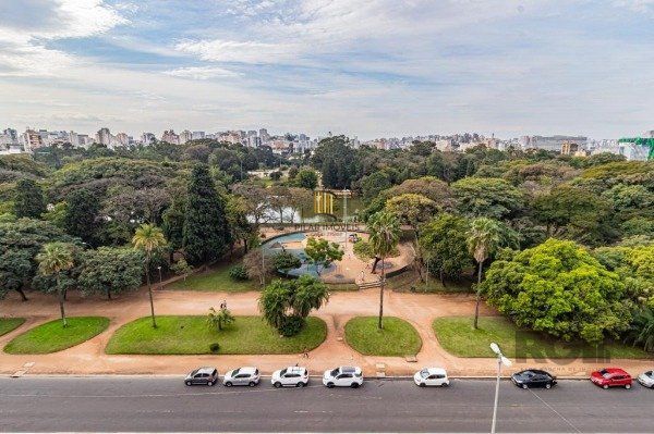 APARTAMENTO DE 01 DORMITÓRIO COM ESTACIONAMENTO ROTATIVO, NO BAIRRO CIDADE BAIXA EM PORTO ALEGRE-RS.
