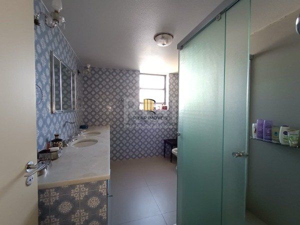 APARTAMENTO COM 3 DORMITÓRIOS E 2 VAGAS DE GARAGEM NO BAIRRO INDEPENDÊNCIA - PORTO ALEGRE/RS.