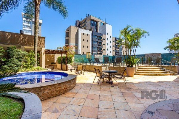 Apartamento de 3 dormitórios (sendo 3 suítes)bem localizado, no bairro Auxiliadora em Porto Alegre-RS.