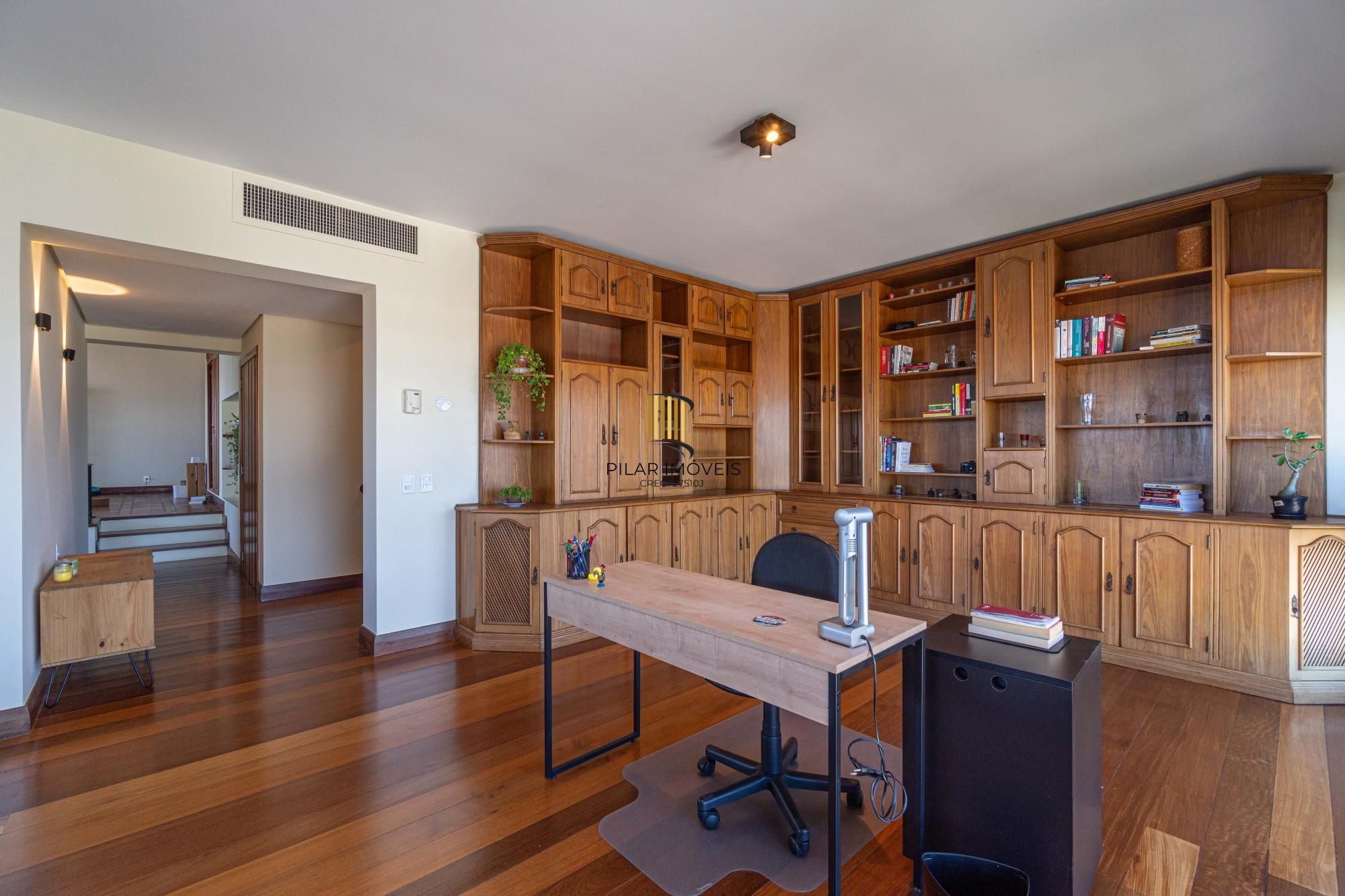 APARTAMENTO DE 3 DORMITÓRIOS, SENDO 1 SUÍTE, NO BAIRRO MONT'SERRAT EM PORTO ALEGRE/RS